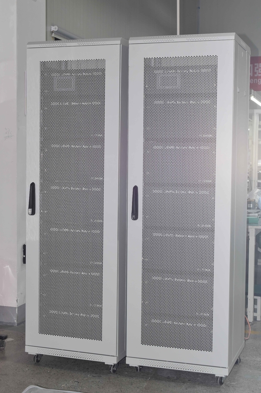 Potencia de la batería 20-100KWh gabinete de alimentación con voltaje límite de carga de alto voltaje